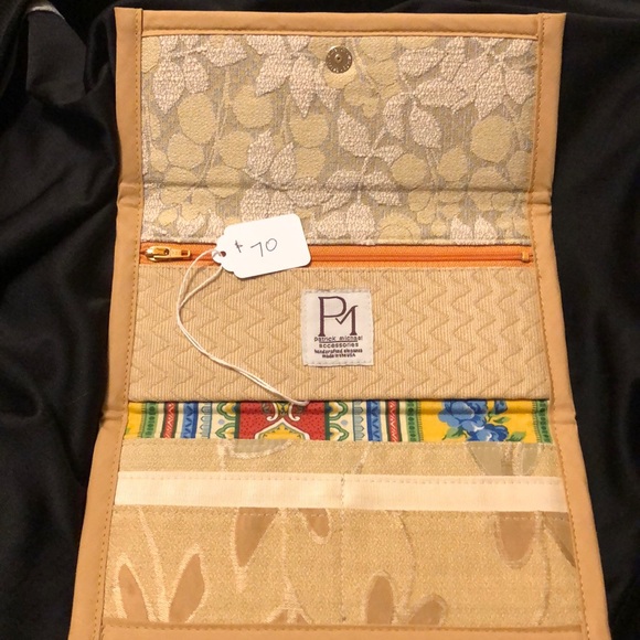 New price $17! Gorg soft leather wallet!! - Picture 1 of 5